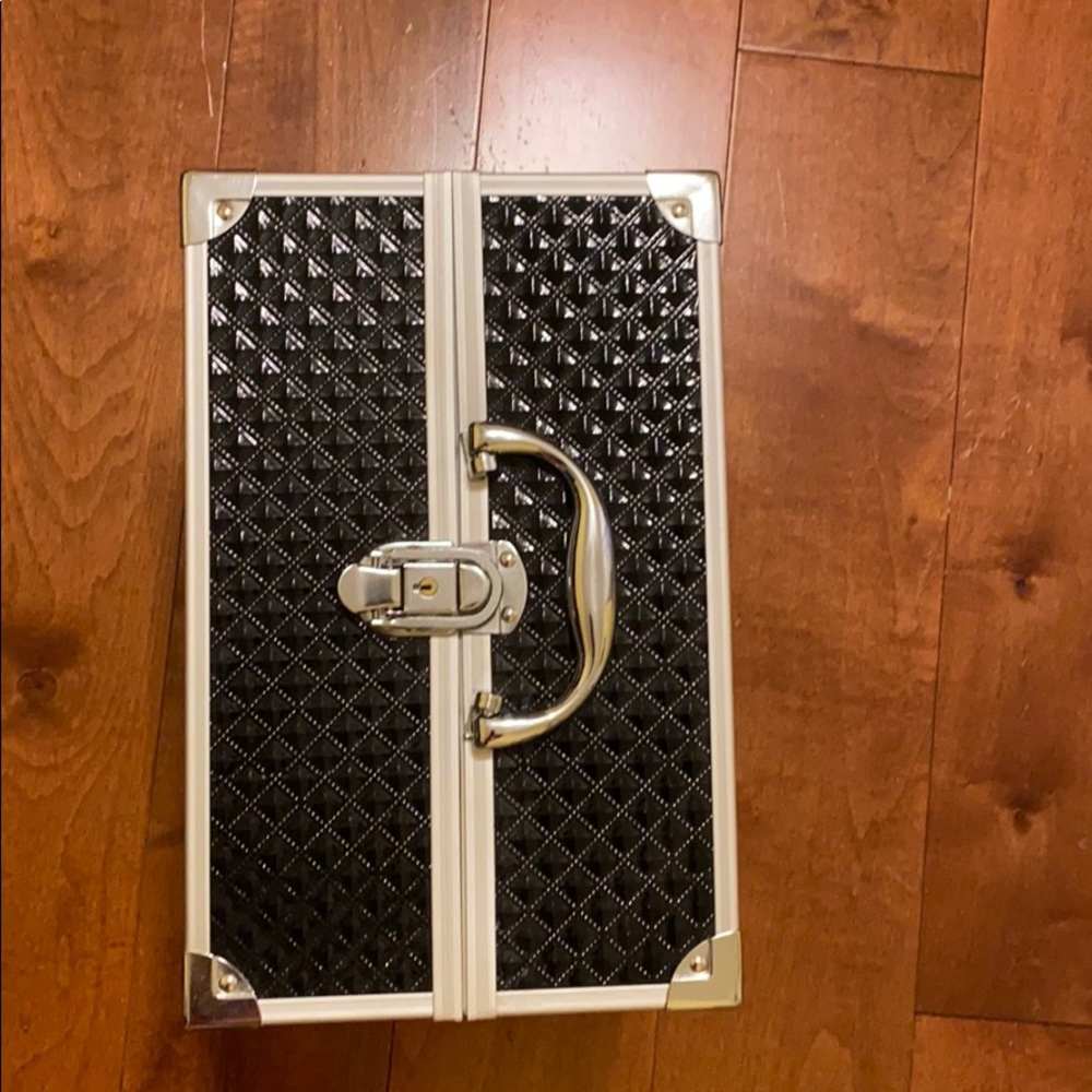 Make-up Carrier